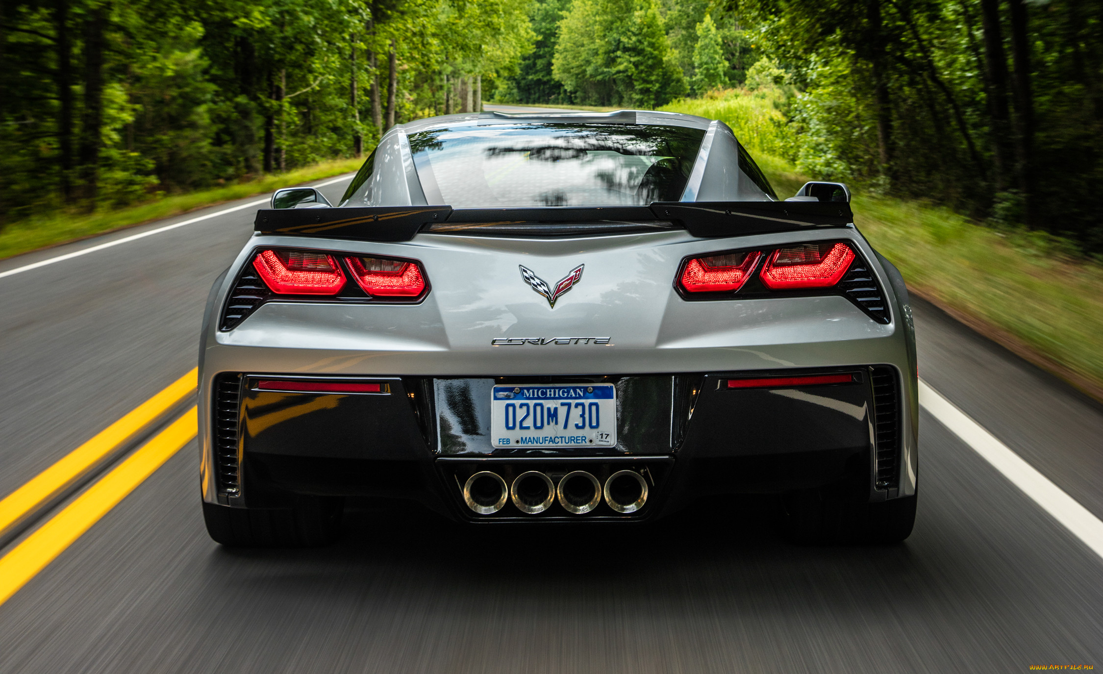 Chevrolet Corvette c7 сзади